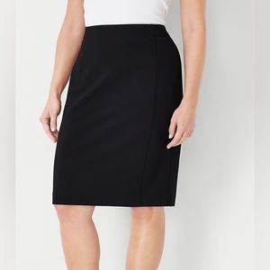 Ann Taylor Pencil skirt Women’s -black - size 2 - wool rayon spandex blend